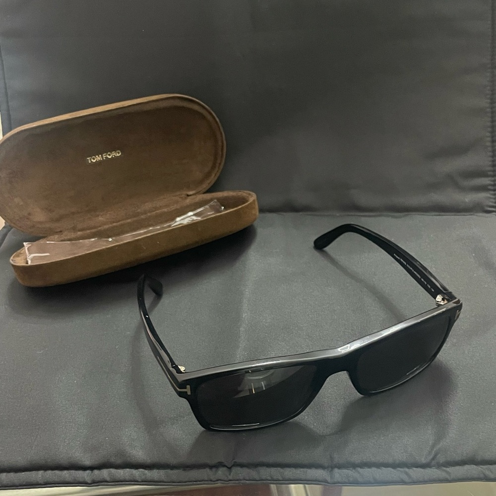 Tom Ford Polarized Sunglasses, TR001026 - Picture 16 of 16